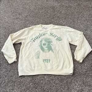 Taylor Swift 1989 Taylor’s Version Crewneck Sweatshirt Women’s Size XL